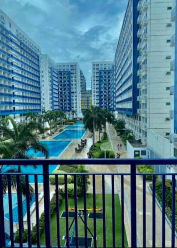 Yhanz Z Sea Residences Pasay Exterior foto