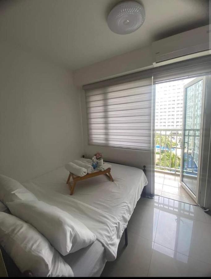 Yhanz Z Sea Residences Pasay Exterior foto